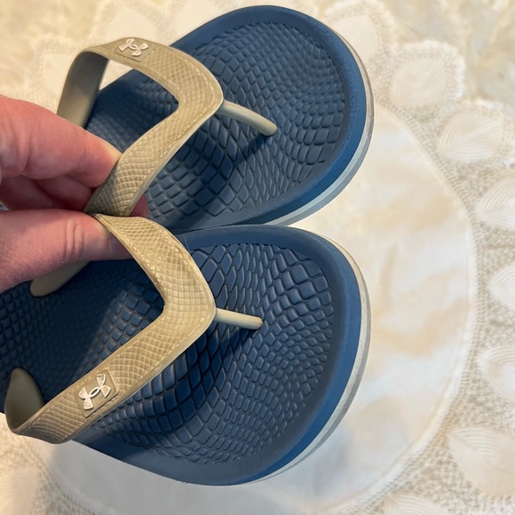 Kids Under Armour Flip Flops Youth Size 1-2 Blue - Picture 6 of 7
